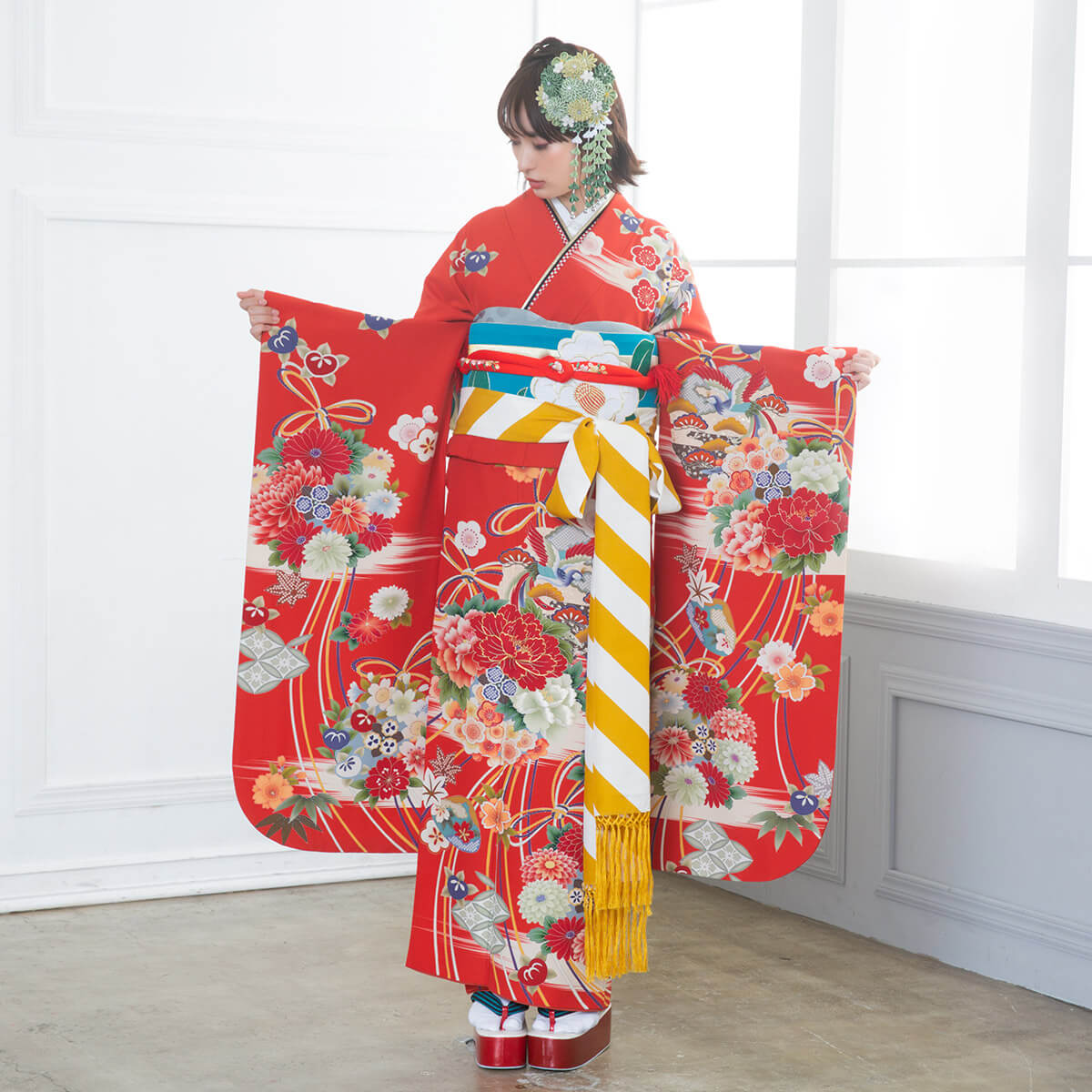 r441　きもの道楽赤 牡丹と雪輪に鳳凰と花