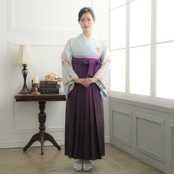 桜の着物と紫の袴