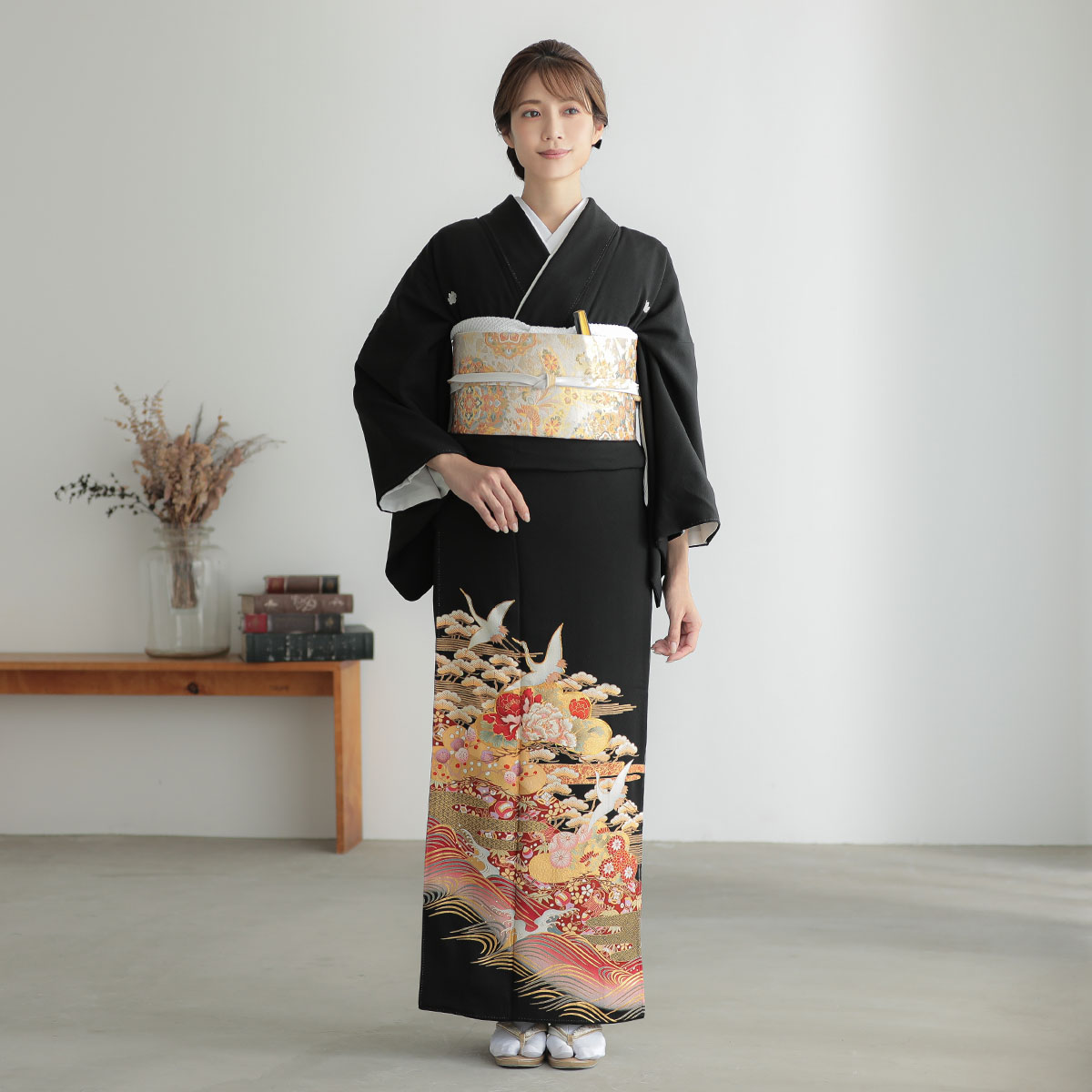 t242　鶴に吉祥松梅