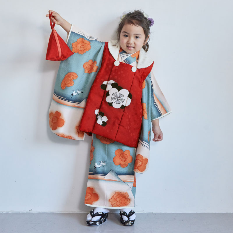 k171　モダンアンテナ【三歳女児被布】赤梅×クリーム花々と富士山